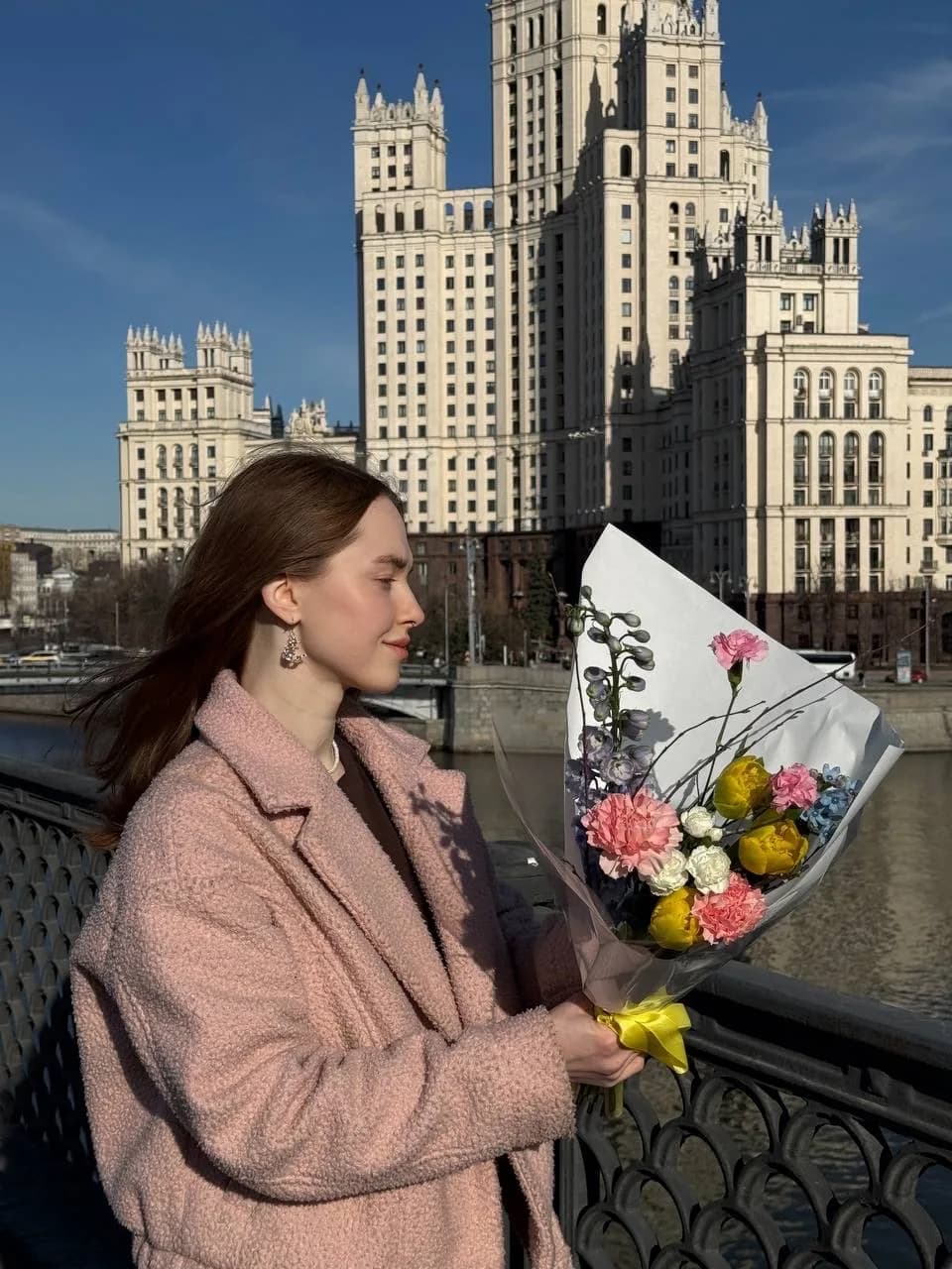Авторский букет с тюльпанами и диантусами