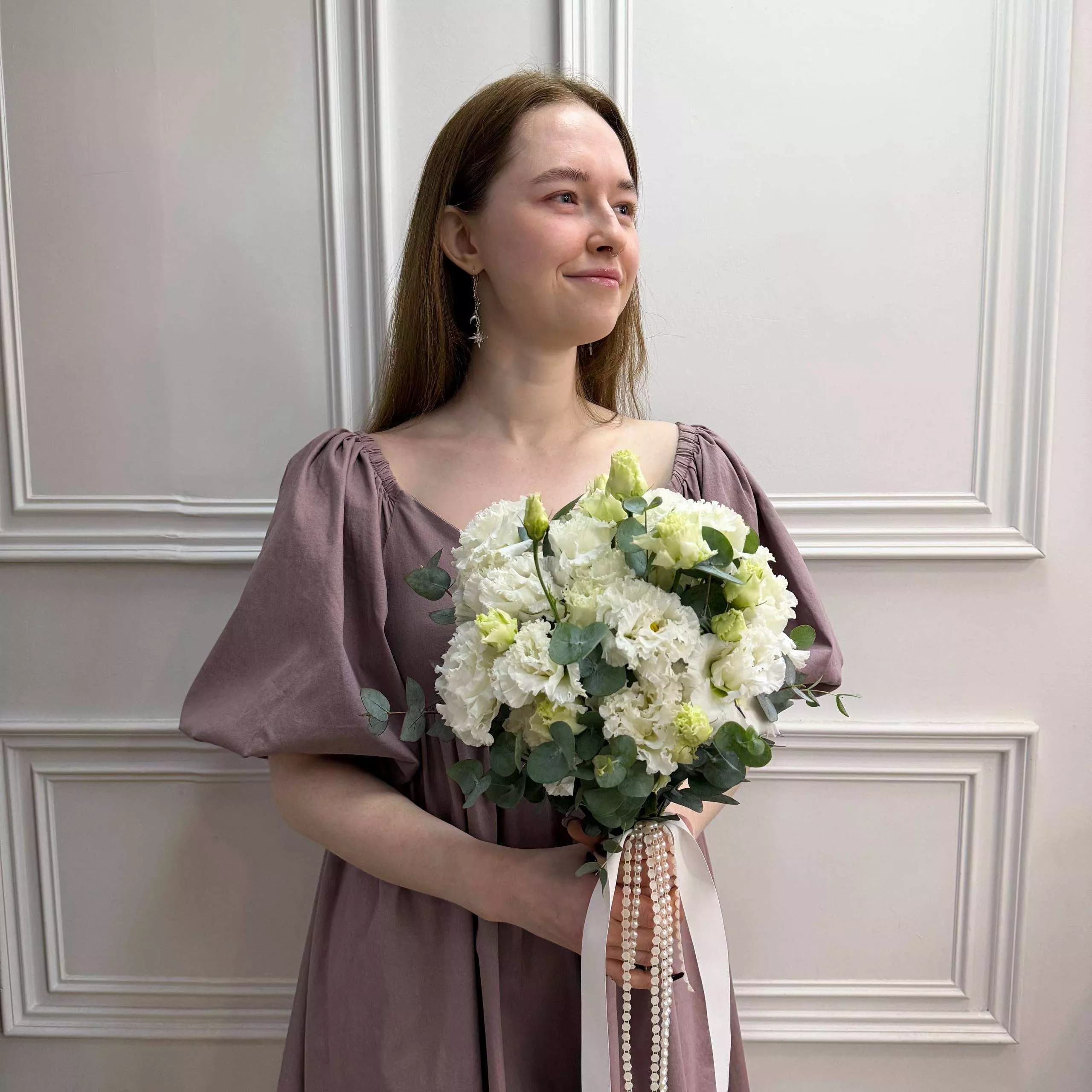 Букет невесты из белоснежного лизиантуса